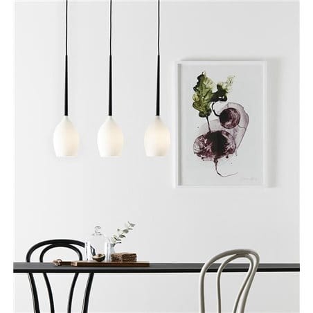 Lampa wisząca Salut potrójna czarna z białymi smukłymi kloszami do salonu sypialni jadalni kuchni nad stół