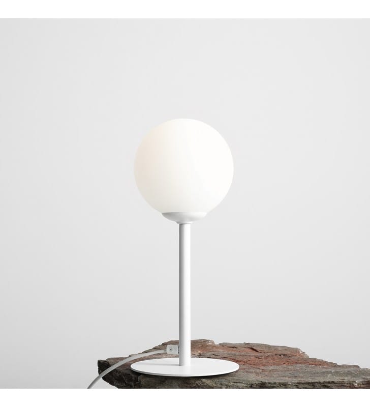 Lampa stołowa Pinne nowoczesna biała z okrągłym kloszem ze szkła