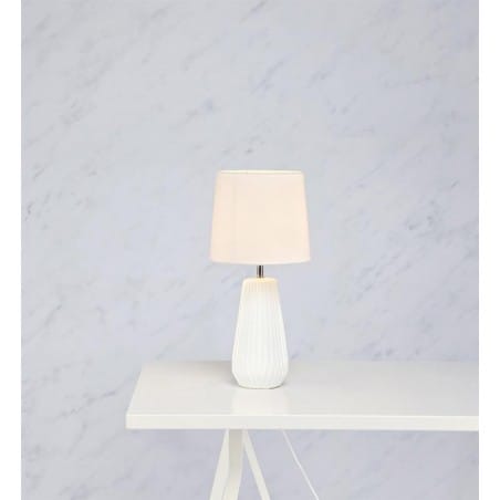 Lampa stołowa Nicci biała podstawa z ceramiki abażur tekstylny do salonu sypialni na komodę stolik nocny