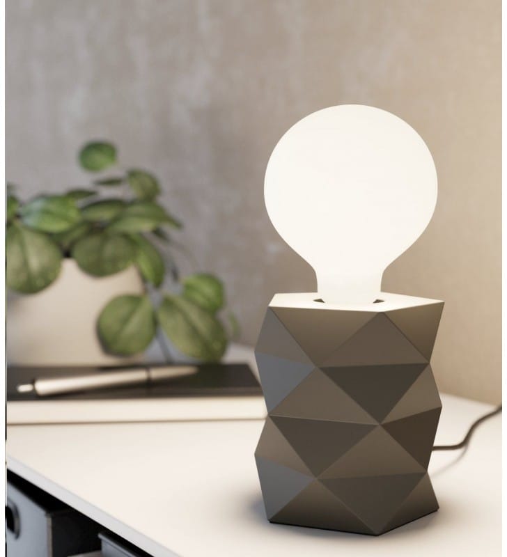 Mała minimalistyczna szara lampka stołowa z cementu Swarby