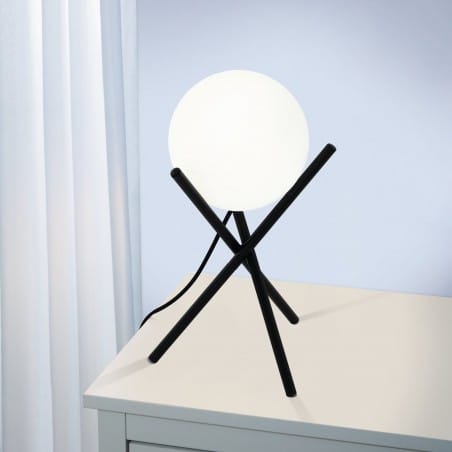 Lampa stołowa Castellato czarna z okrągłym matowym szklanym kloszem