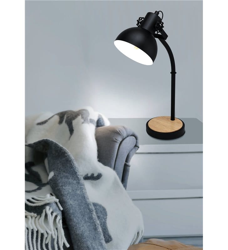 Loftowa czarna lampa stołowa Lubenham z metalu i drewna 43165 Eglo
