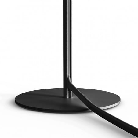 Czarna minimalistyczna wąska lampa stołowa z abażurem Trifle