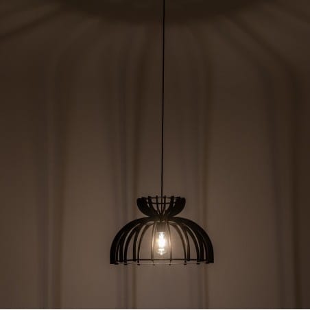 Czarna drewniana lampa wisząca Kymi pojedyncza nad stół styl boho Nowodvorski