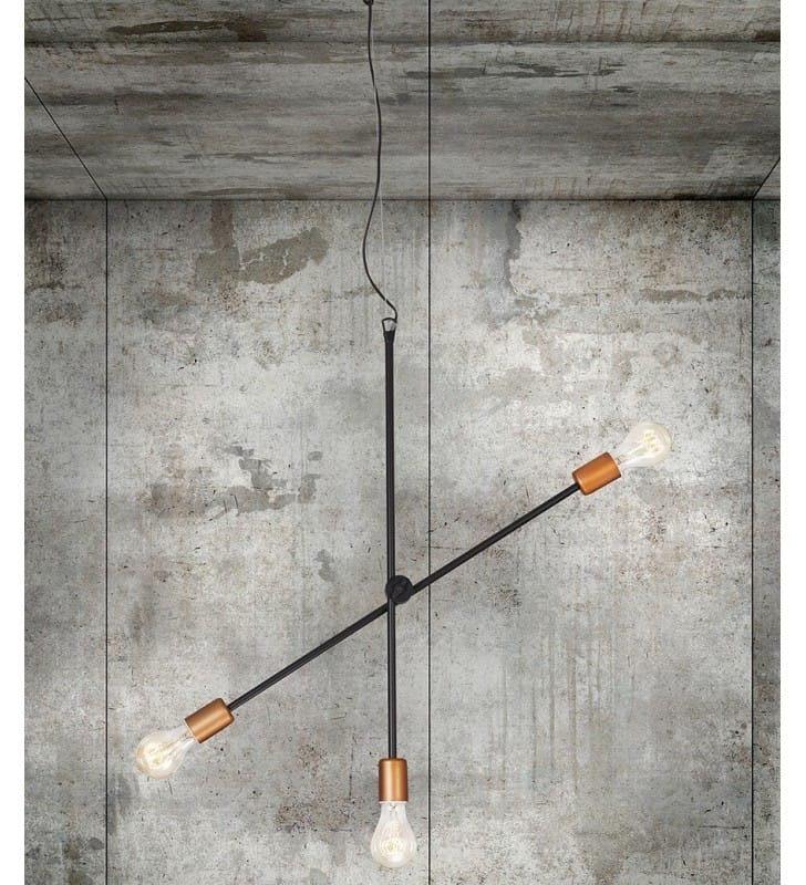 Loftowa industrialna lampa wisząca Sticks czarna z mosiężnym wykończeniem 3 żarówki